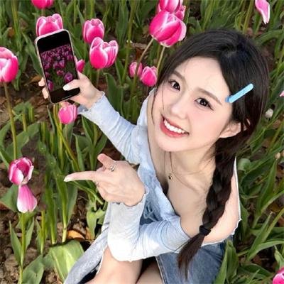 九顶假发的女孩